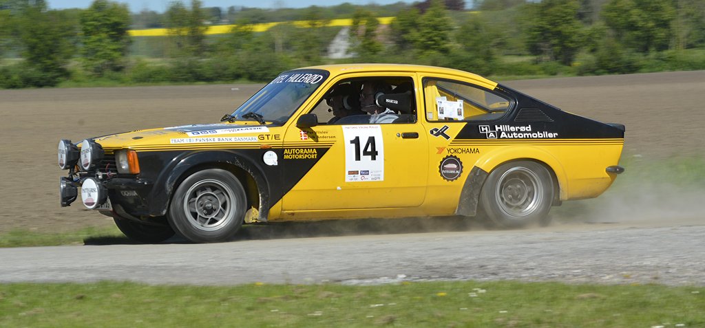 Hillerød-parret: Per Vilslev og Erik Andersen er i front for den mellemskrappeste klasse (Sport) med deres rallybil: Opel Kadett C GT/E